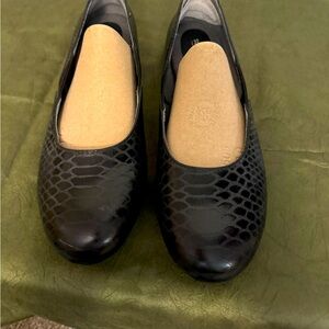 Softwalk Slip on ladies shoes, size 11.